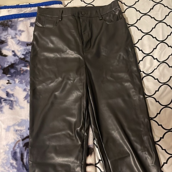 Fake leather pants, worn once, I am a size 8/10 fits perfectly - Picture 3 of 3